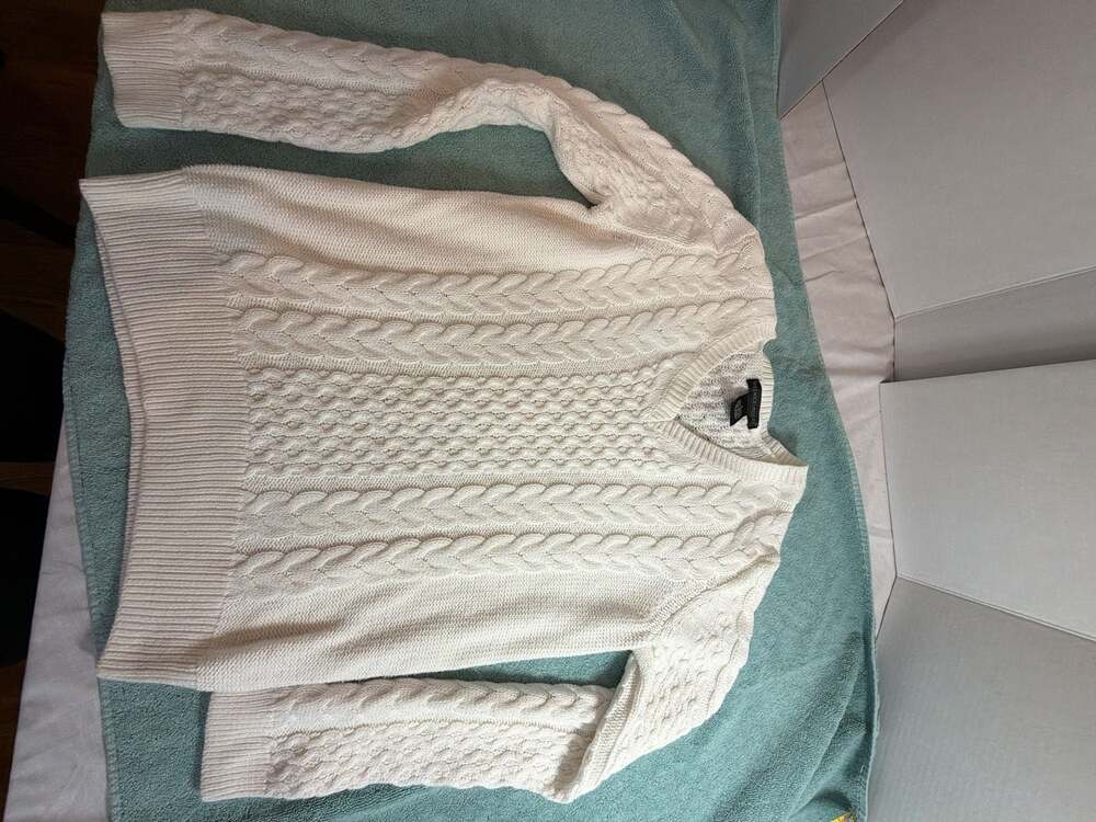 Preswick & Moore Women's Size L White Cable Knit V-Neck Sweater